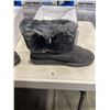Image 4 : 3 NEW PAIRS OF WOMENS BOOTS AND SHOES SIZE 11 AND 1 SIZE 12