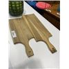 Image 2 : CB2 GREEN VASE AND 2 WOOD  SERVING BOARDS