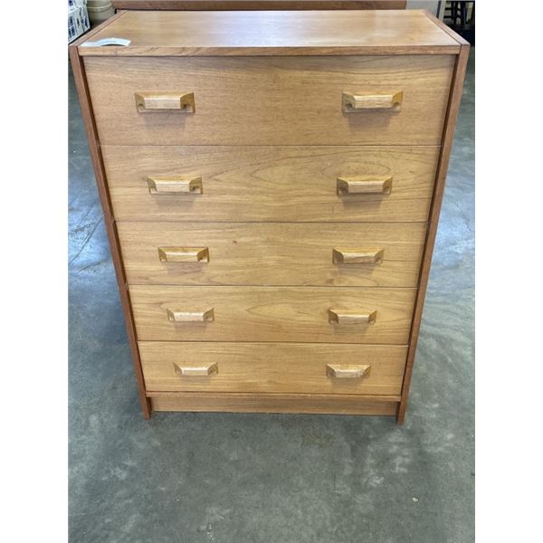 VINTAGE 5 DRAWER DRESSER