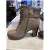 Image 2 : 3 NEW PAIRS OF WOMENS BOOTS SIZE 8.5