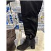Image 4 : 3 NEW PAIRS OF WOMENS BOOTS SIZE 8.5