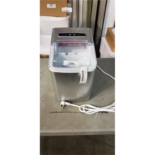 AS NEW INSIGNIA 26LB PORTABLE ICE MAKER - TESTED WORKING, RETAIL $199