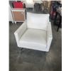 Image 1 : WHITE MODERN LEATHER TUB CHAIR