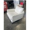 Image 3 : WHITE MODERN LEATHER TUB CHAIR
