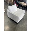 Image 2 : WHITE MODERN LEATHER TUB CHAIR