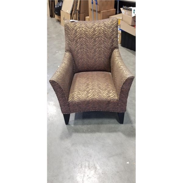 ACCENT CHAIR