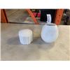 Image 1 : 2 KAISER GERMAN PIECES, LIDDED DISH AND VASE