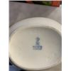 Image 4 : 2 KAISER GERMAN PIECES, LIDDED DISH AND VASE