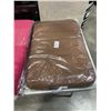 Image 4 : 6 NEW MEMORY FOAM BATH MATTS, 3 15.7 X 23.6 AND 3 23.6 X 35.4 INCH