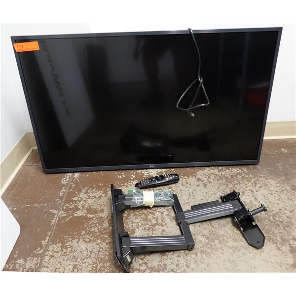 LG 43" Class UN7300 Series LED 4K UHD Smart webOS TV & Wall Mount