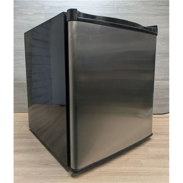 Igloo FR180 1.7 Cu.Ft Stainless Steel Refrigerator | 313/R1