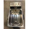 Image 2 : Cuisinart Deep Fryer Model CDF-200P1 with Adjustable Temperature Control