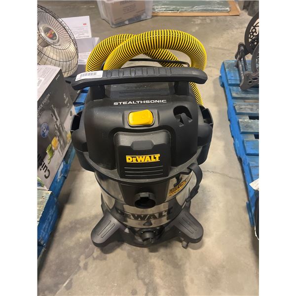 DeWalt DXV10S 10-Gallon Wet/Dry Vacuum with Accessories