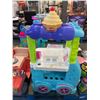 Image 6 : PALLET LOT – Children’s Toys Including Ride-On and Dollhouse Models