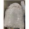 Image 10 : PALLET LOT – Shades, Face Shields, Curtains, and Bedding