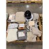 Image 1 : PALLET LOT – Home Goods Including Curtains, Bedding, and Kitchenware