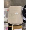 Image 4 : PALLET LOT – Home Goods Including Curtains, Bedding, and Kitchenware