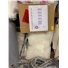 Image 5 : PALLET LOT – Home Goods Including Curtains, Bedding, and Kitchenware