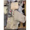 Image 7 : PALLET LOT – Home Goods Including Curtains, Bedding, and Kitchenware