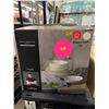 Image 9 : PALLET LOT – Kitchenware and Tableware Lot Including Dishware and Containers
