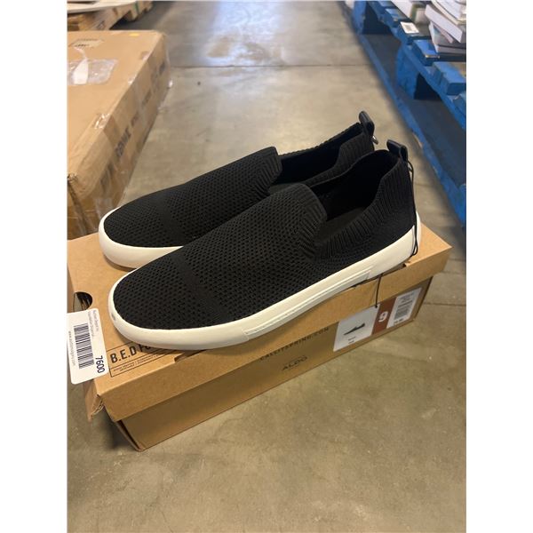 Men’s Slip-On Sneakers in Black, Size 9