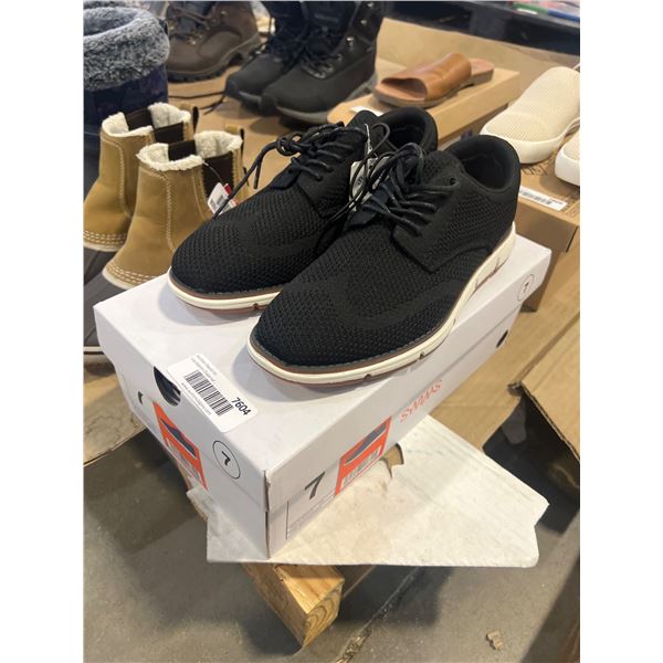 Men’s Black Knit Shoes, Size 7, Lace-Up