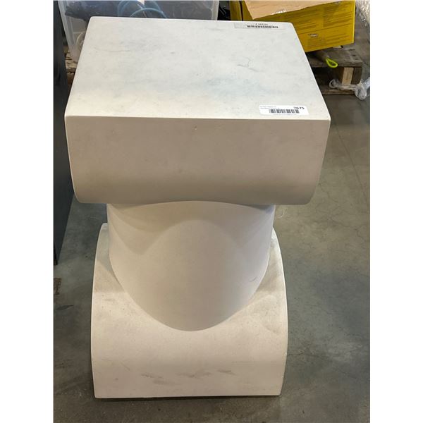 Bernhardt Trianon Accent Table i in White Finish