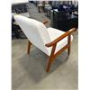 Image 4 : David’s Linen Armchair – Model 1774054 With Wooden Frame