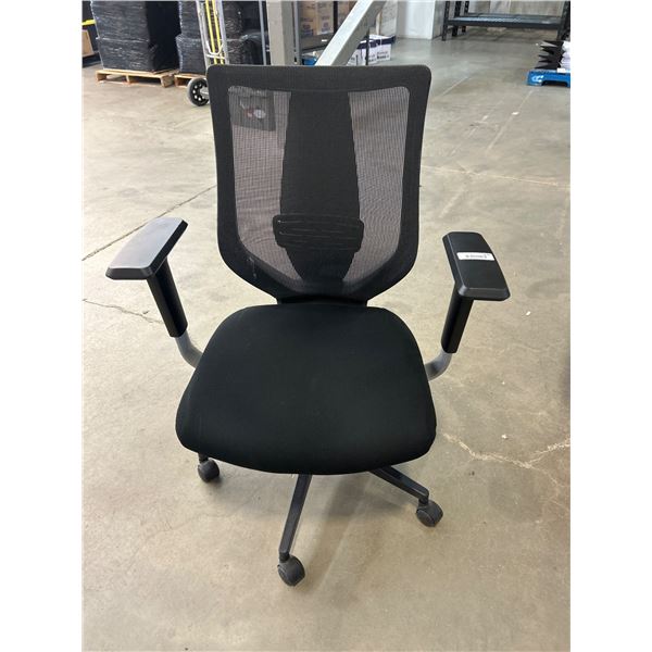 Black Mesh Office Chair with Adjustable Armrests and Rolling Base
