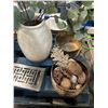 Image 6 : PALLET LOT – Household Items Including Electronics, Decor, and Kitchen Accessories