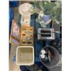 Image 8 : PALLET LOT – Household Items Including Electronics, Decor, and Kitchen Accessories