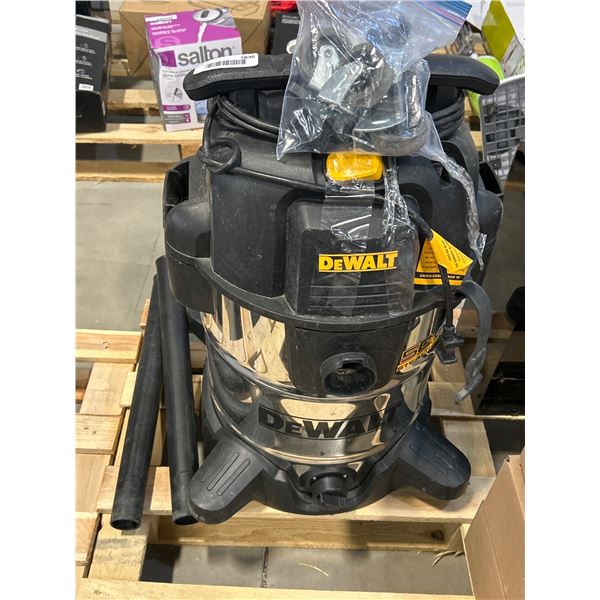 DeWALT 10-Gallon 38L Wet/Dry Vacuum DXV10S with Accessories