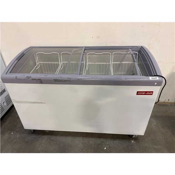 SD/SC366SY Freezer Showcase with Sliding Glass Doors and 650L Capacity