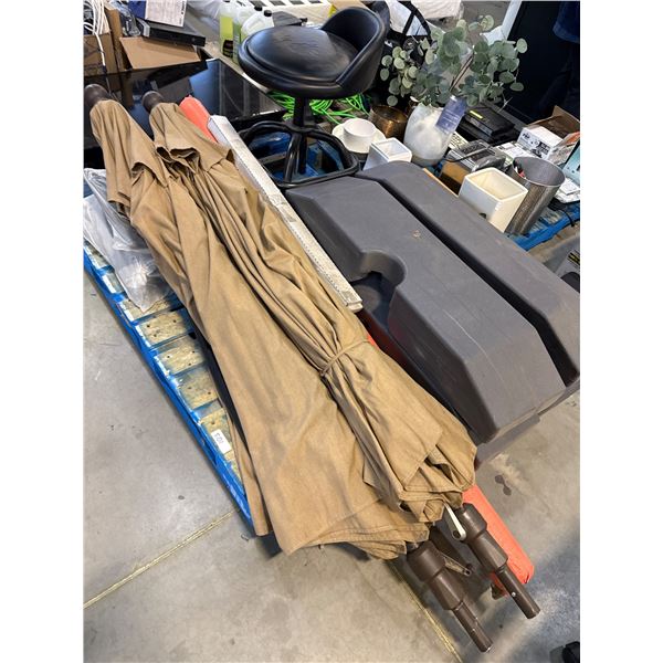 Outdoor Patio Umbrella with Weighted Base and Metal Pole