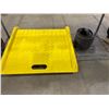 Image 4 : Metal Wire Shelving Unit With Accessory Items