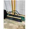 Image 3 : Shop Brooms