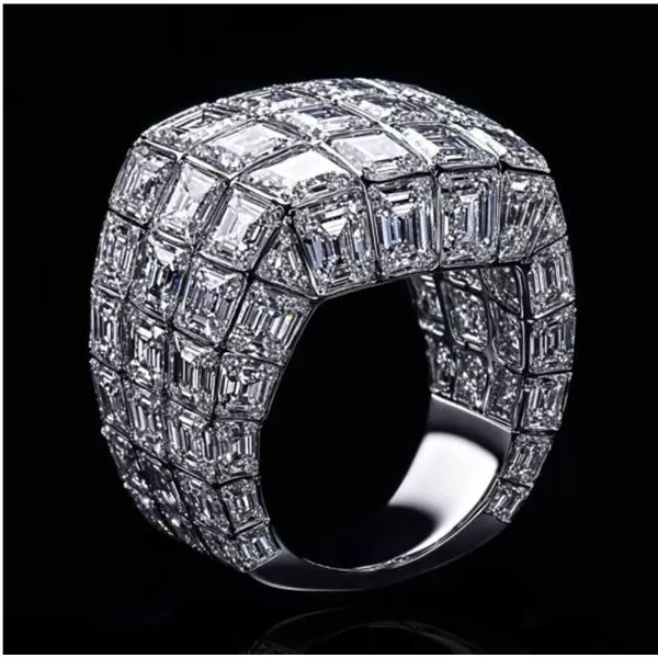 Gold & 10.55 Cts White Diamonds Ring