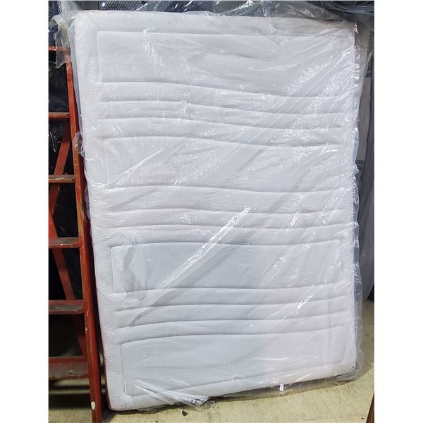 Mattress Full, Approx. 75" x 54" x 8"