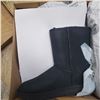 Image 2 : BNIB UGG Women's Classic Short II Black - RV: $210 CAD (Size US 9)