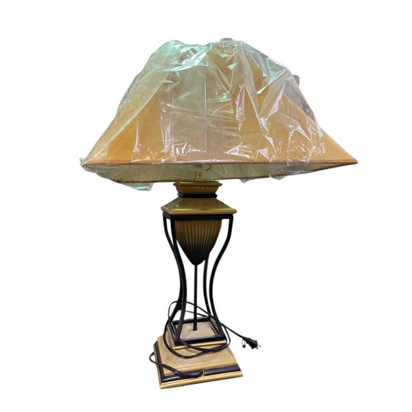 Vintage-Inspired Urn Table Lamp