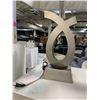 Image 3 : Modern Sculptural Loop Table Lamp