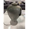 Image 3 : Textured Gray Urn Table Lamp