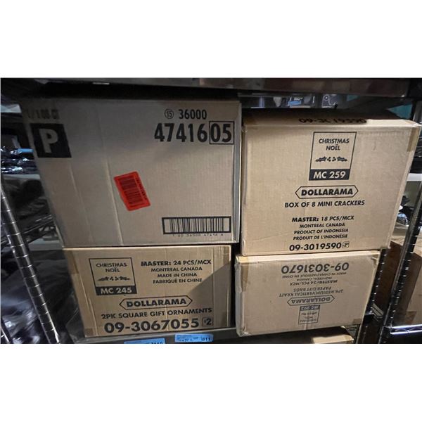 Shelf - Assorted Christmas decorations