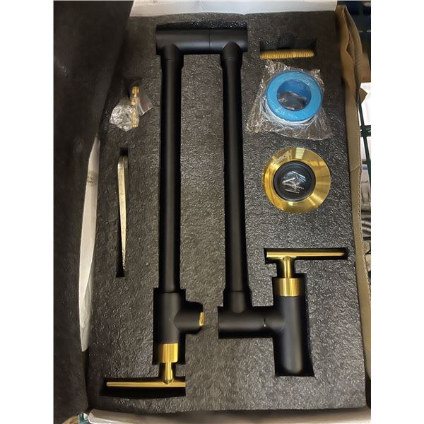 Wall mounted pot filler