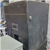 Image 4 : 4 Storage Cases and Speaker/Equipment Cabinets, 33x58x25" / 34x29x22" / 30x28x20" (2)