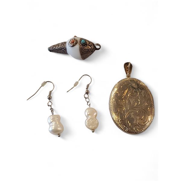 Vintage Group of 3 Assorted Jewellery - includes Silver Conch Shell Pendant, Gold Tone Floral Locket