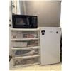 Image 1 : Mini Fridge, Microwave & Kitchen Contents - Working condition