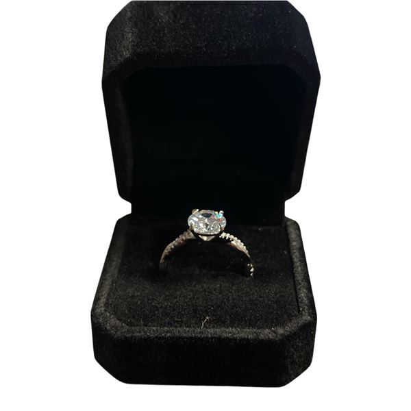 New 925S 3.0 Simulated Diamond (CZ) Twist Ring - Size 9.0 - Mounted in 925 Sterling Silver with Whit