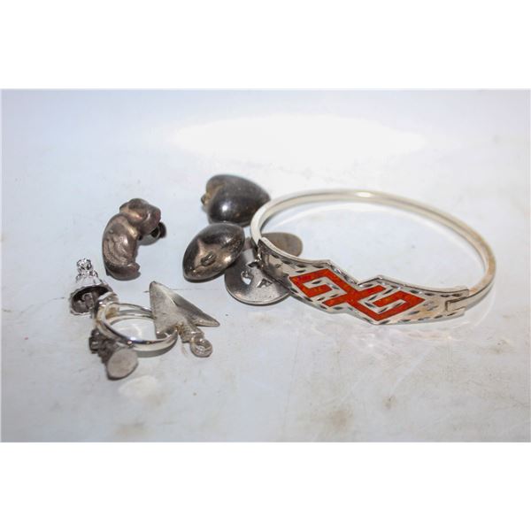 SMALL LOT OF SILVER SCRAP JEWELRY