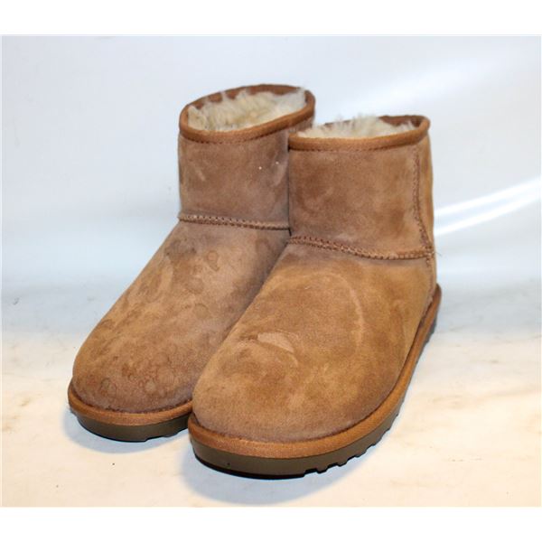 NEW KIRKLAND LADIES SZ 7 SHEARLING BOOTS